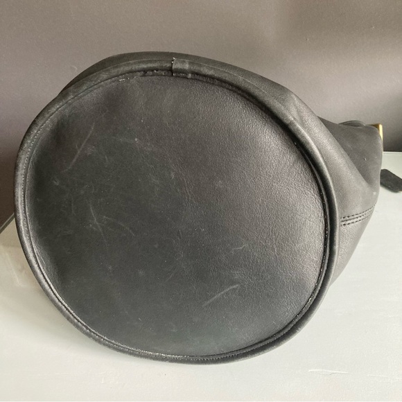 Vintage Black Leather Coach Bucket Bag - Picture 4 of 9
